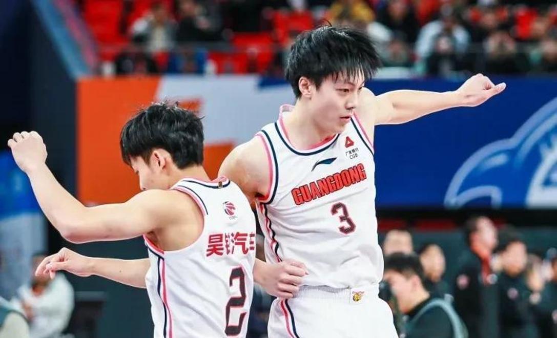 关于刚刚！冲刺阶段利物浦备战CBA季后赛深圳男篮清晨遗憾出局，冲刺阶段北京首钢单刀错失的信息