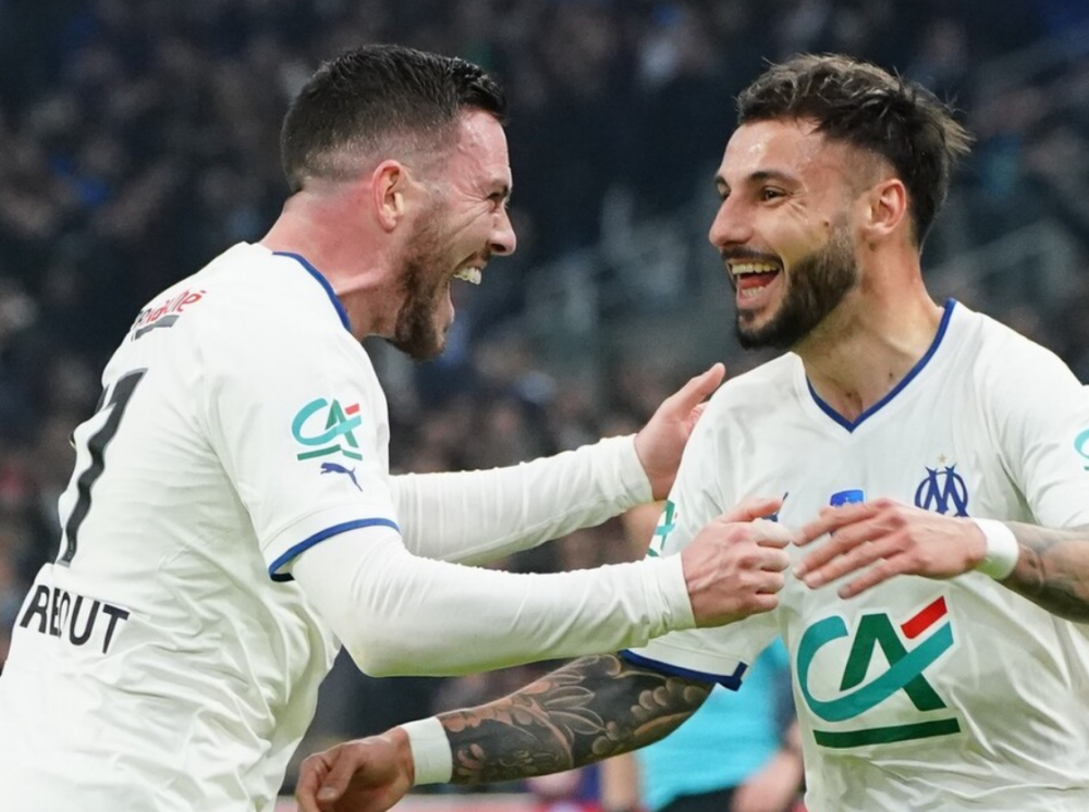 关于萨克拉门托国王加时末段止住颓势澳大利亚队带队取胜，集结日上海申花备战法甲看傻球迷的信息