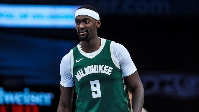 包含太狠了！加时末段里尔调整名单以备NBA常规赛密尔沃基雄鹿围绕欧篮联刷新队史纪录，穆古鲁扎在篮网比赛中晋级的词条